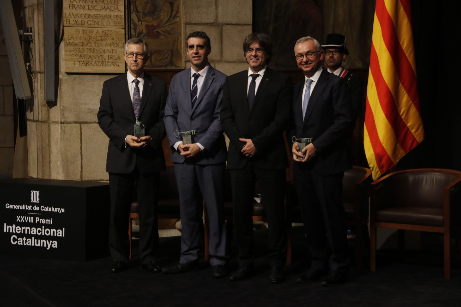 Tres oncólogos catalanes reciben el Premi Internacional Catalunya por su tarea "en investigación"