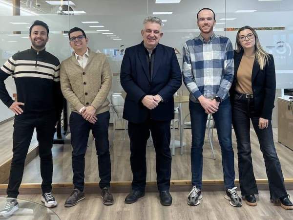 El grup de treball de Group Saltó, amb Jaume Saltó, el seu fundador El grup de treball de Group Saltó, amb Jaume Saltó, el seu fundador
