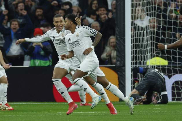 Rdrygo y Mbappé celebran el primer gol del Real Madrid contra el Atlètic / Foto: EFE