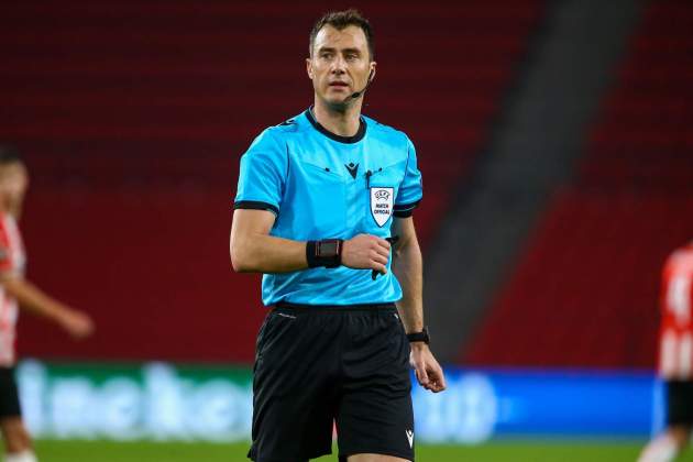 Felix Zwayer dirigiendo un partido de la UEFA / Foto: Europa Press