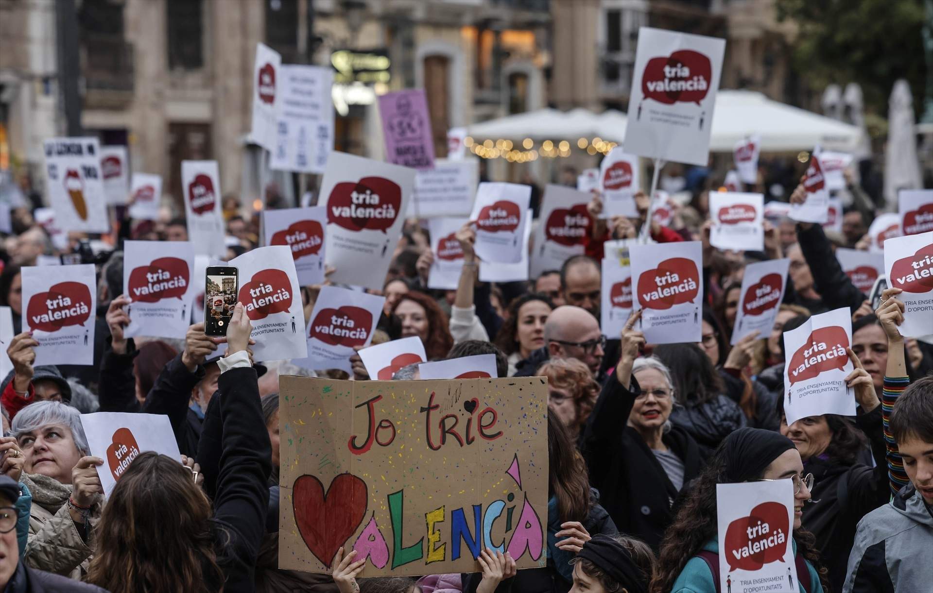 El 58,6% de las familias ha votado en la consulta para escoger la lengua en las escuelas en el País Valencià