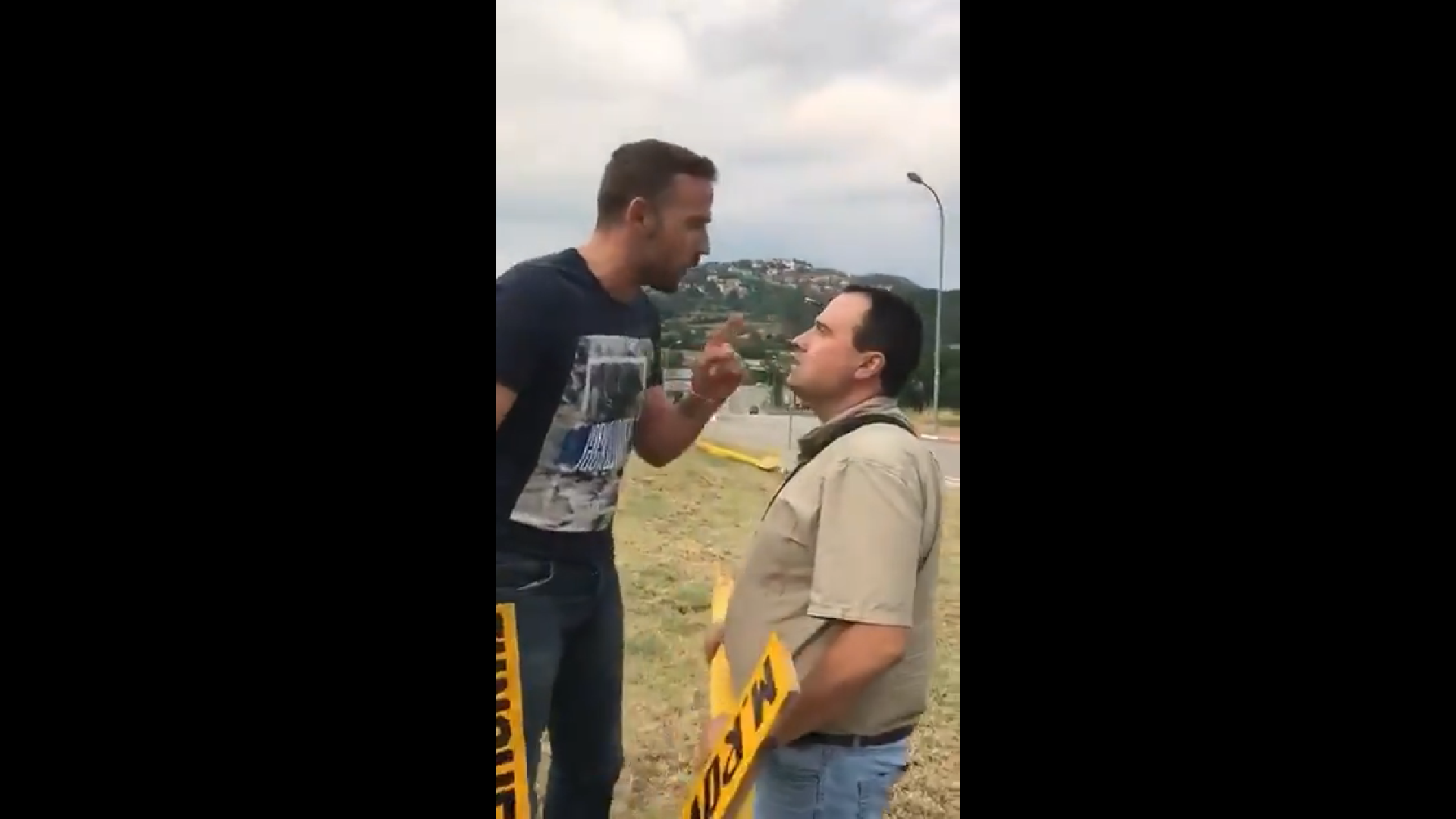 Vídeo: Un hombre de Berga planta cara al ultra del escrache a Puigdemont