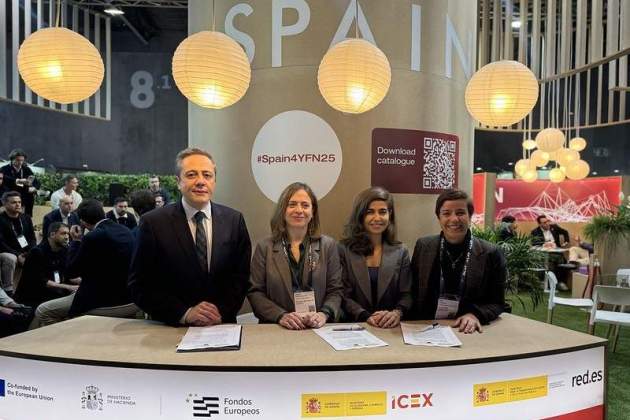 EOI · Acord firmat entre EOI, ICEX, i Adigital · Programa formatiu EOI · Acord firmat entre EOI, ICEX, i Adigital · Programa formatiu