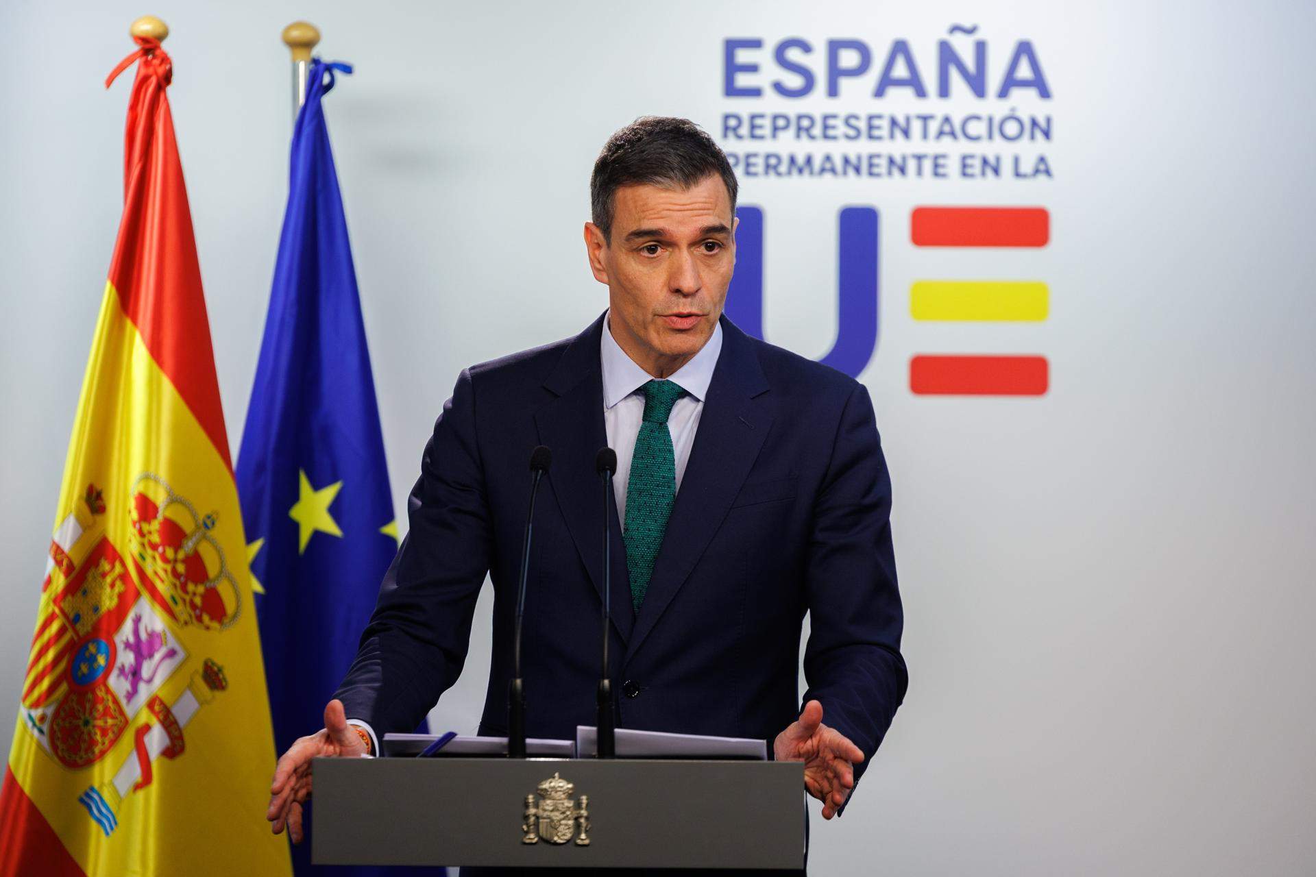 Sánchez quita hierro al debate y afirma que la Ley de Extranjería ya obliga a saber catalán