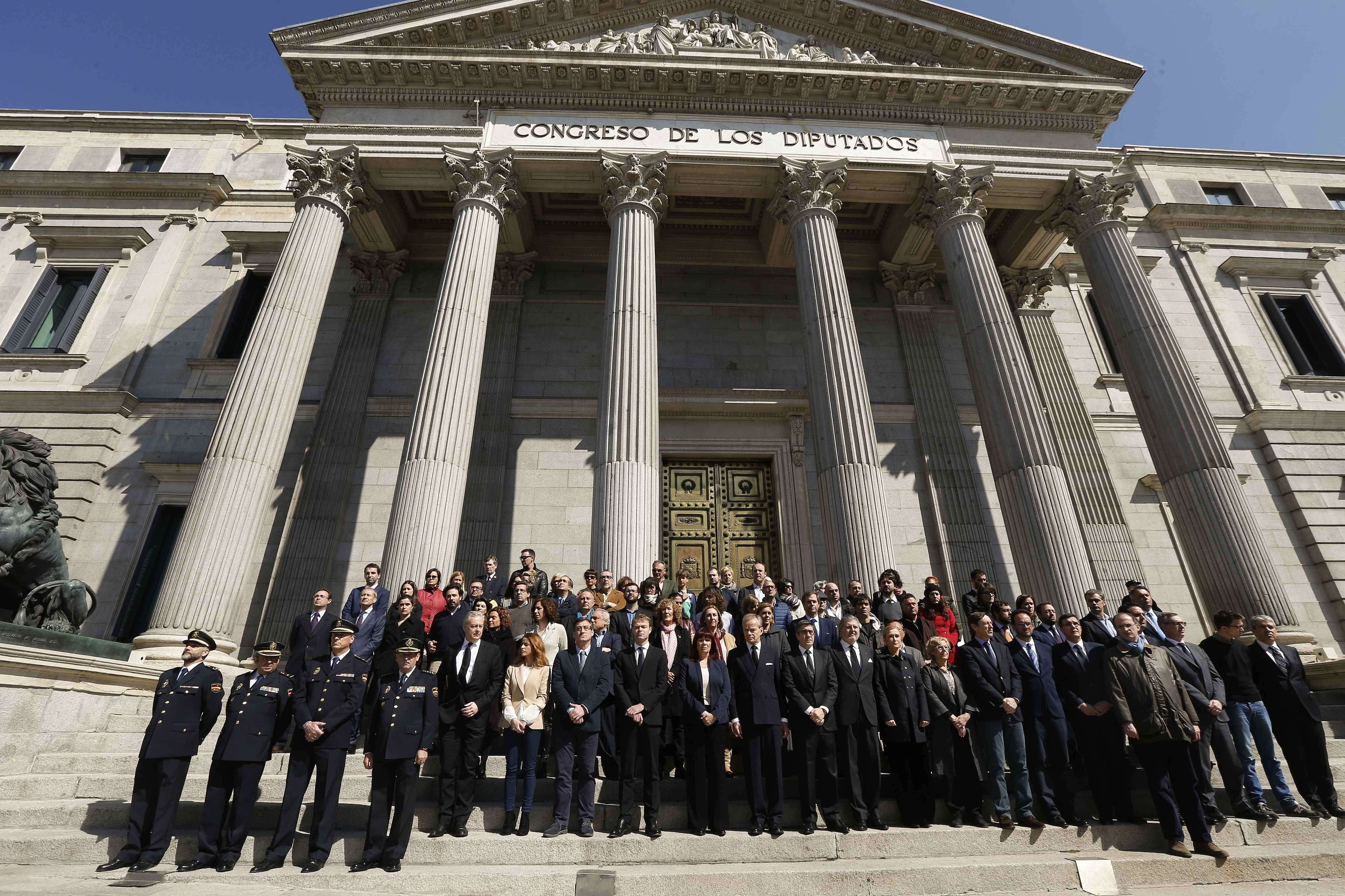 Minuto de silencio en el Congreso, con llamamientos a la unidad contra el yihadismo