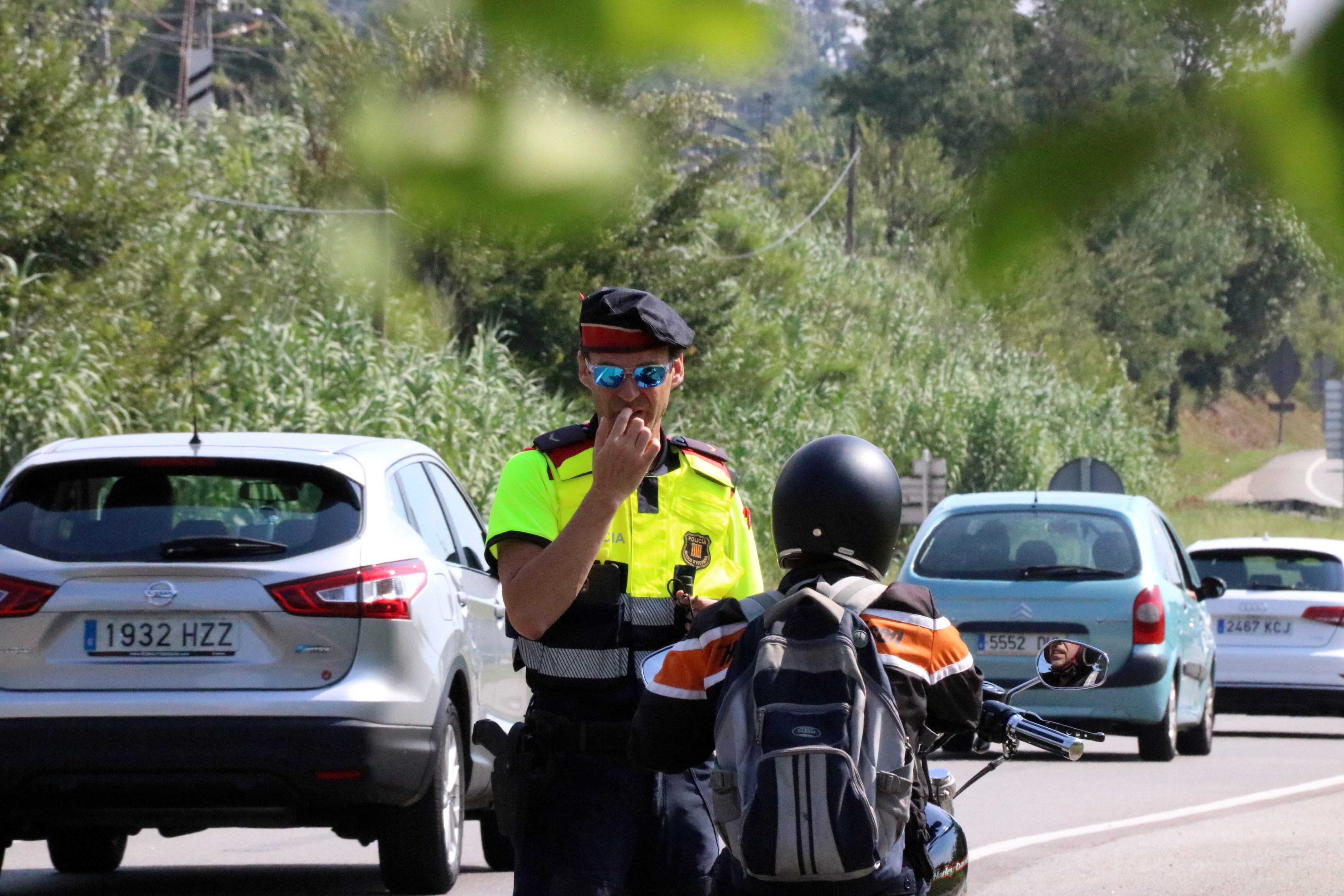 Circula bebido, a 200 km/h y embiste un control policial