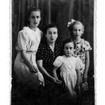 Caldes de Montbui. Mercè Sans y sus hijas. Caldes de Montbui. Mercè Sans y sus hijas.