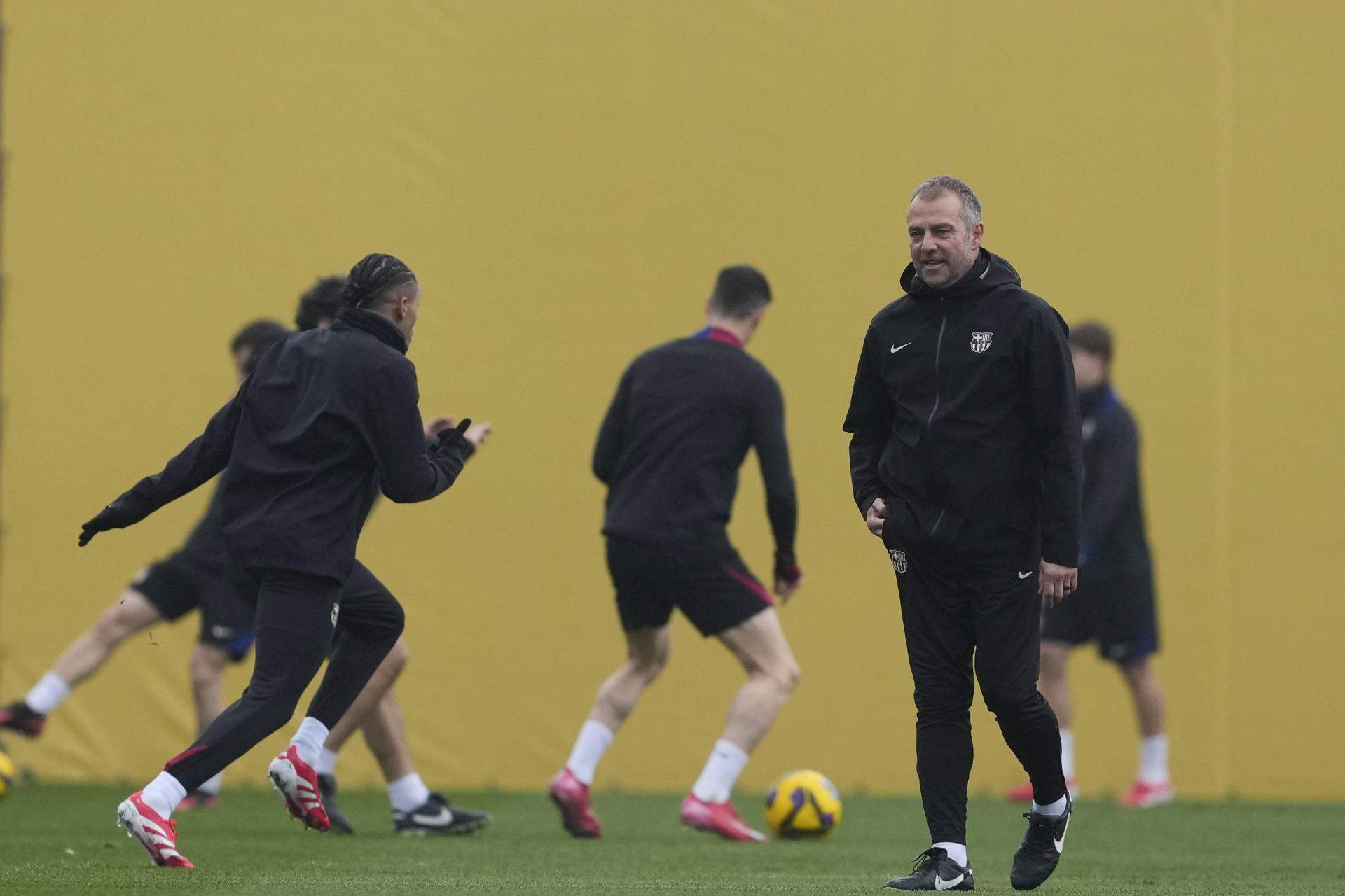 Flick se lo deja más que claro, no jugará en el Barça y tiene recambio