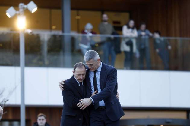 Emilio Butragueño Enric Masip velatorio Carles Miñarro / Foto: EFE Emilio Butragueño Enric Masip velatorio Carles Miñarro / Foto: EFE