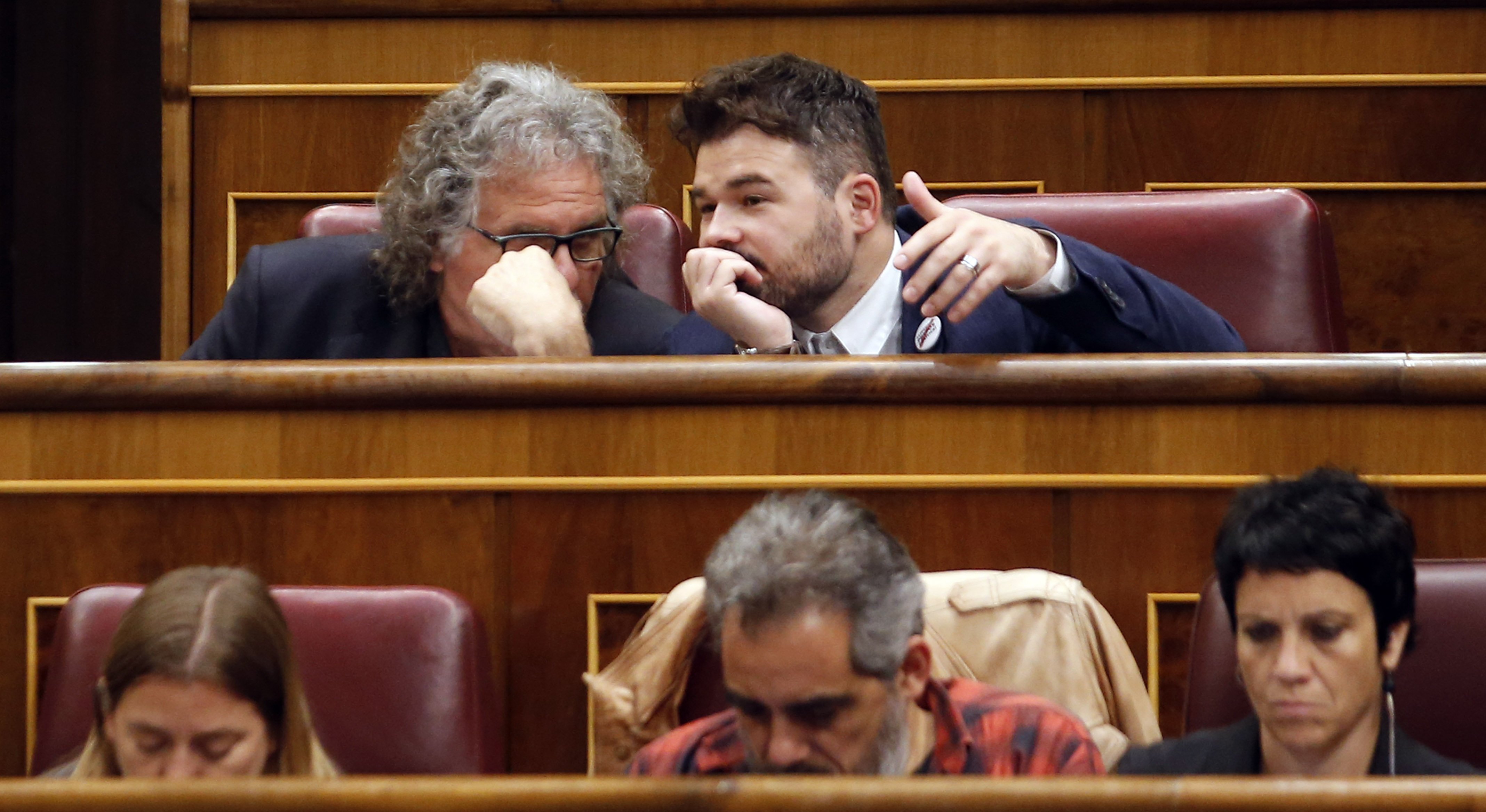 ERC puja quasi un punt, mentre el PDeCAT baixa a les eleccions espanyoles, segons el CIS