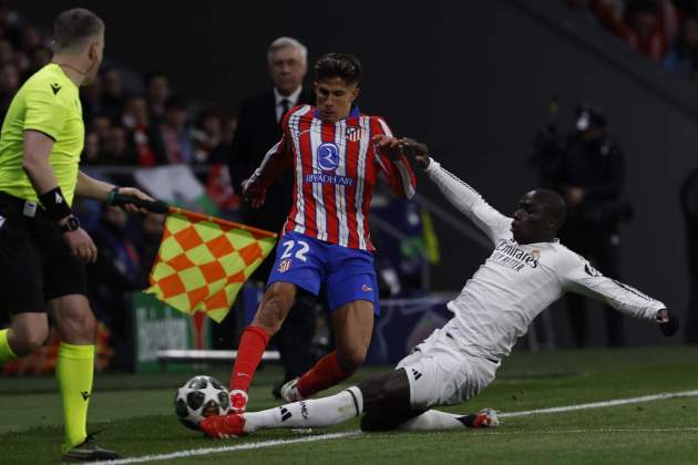 Giuliano Simeone Ferland Mendy Atlético Real Madrid / Foto: EFE Giuliano Simeone Ferland Mendy Atlético Real Madrid / Foto: EFE