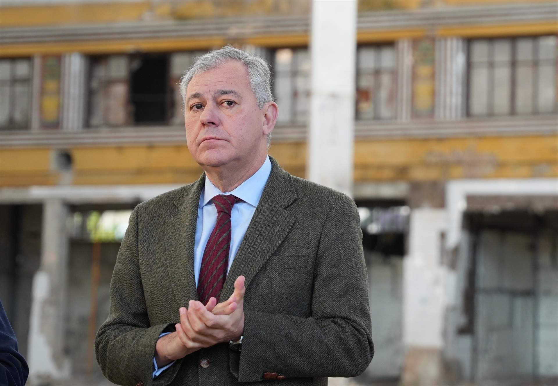 L'alcalde de Sevilla (PP) envia una carta en català a Óscar Puente perquè creu que així tindrà "més sort"