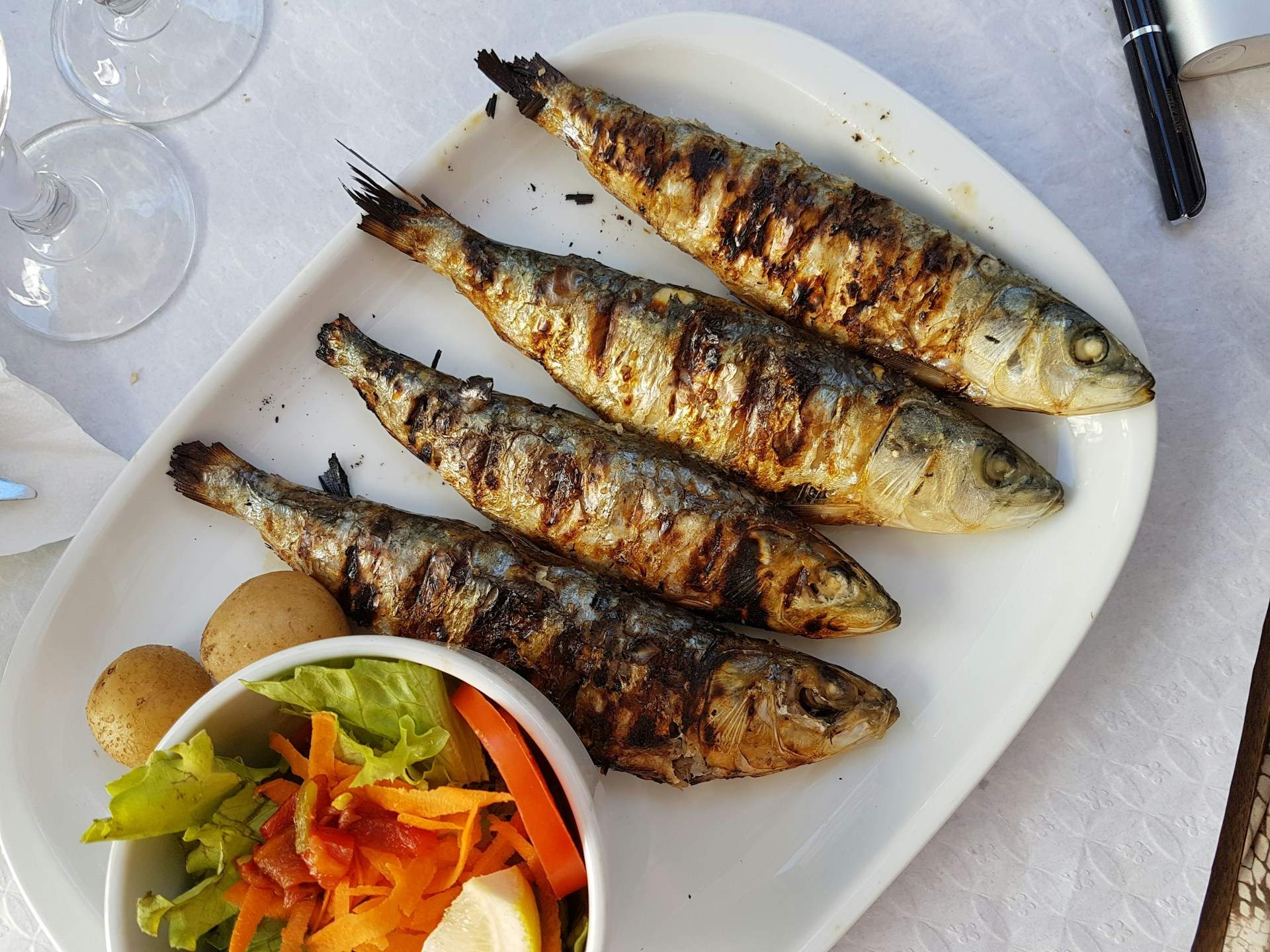 El error garrafal al cocinar sardinas en una air fryer: es importantísimo
