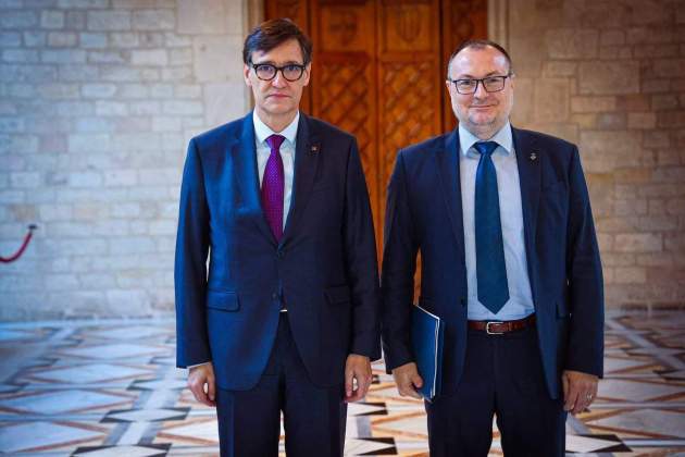 El president de la Generalitat, Salvador Illa, amb l'alcalde de Vilanova i la Geltrú, Juan Luis Ruiz El president de la Generalitat, Salvador Illa, amb l'alcalde de Vilanova i la Geltrú, Juan Luis Ruiz
