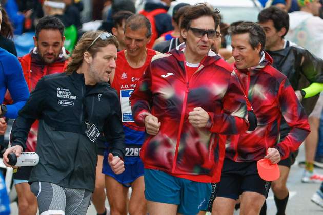 David Escudé Salvador Illa Marató de Barcelona 2025 / Foto: EFE David Escudé Salvador Illa Marató de Barcelona 2025 / Foto: EFE