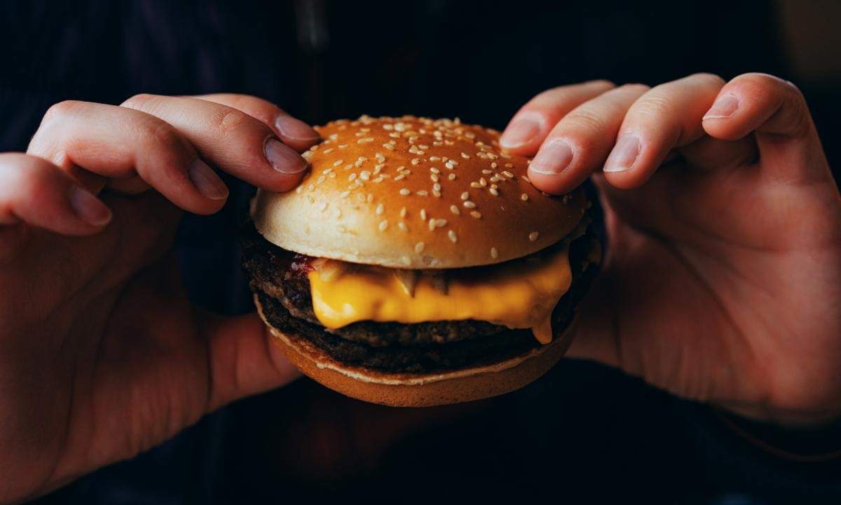 La 'estafa de la hamburguesa': el último engaño en ciberseguridad que crece en España