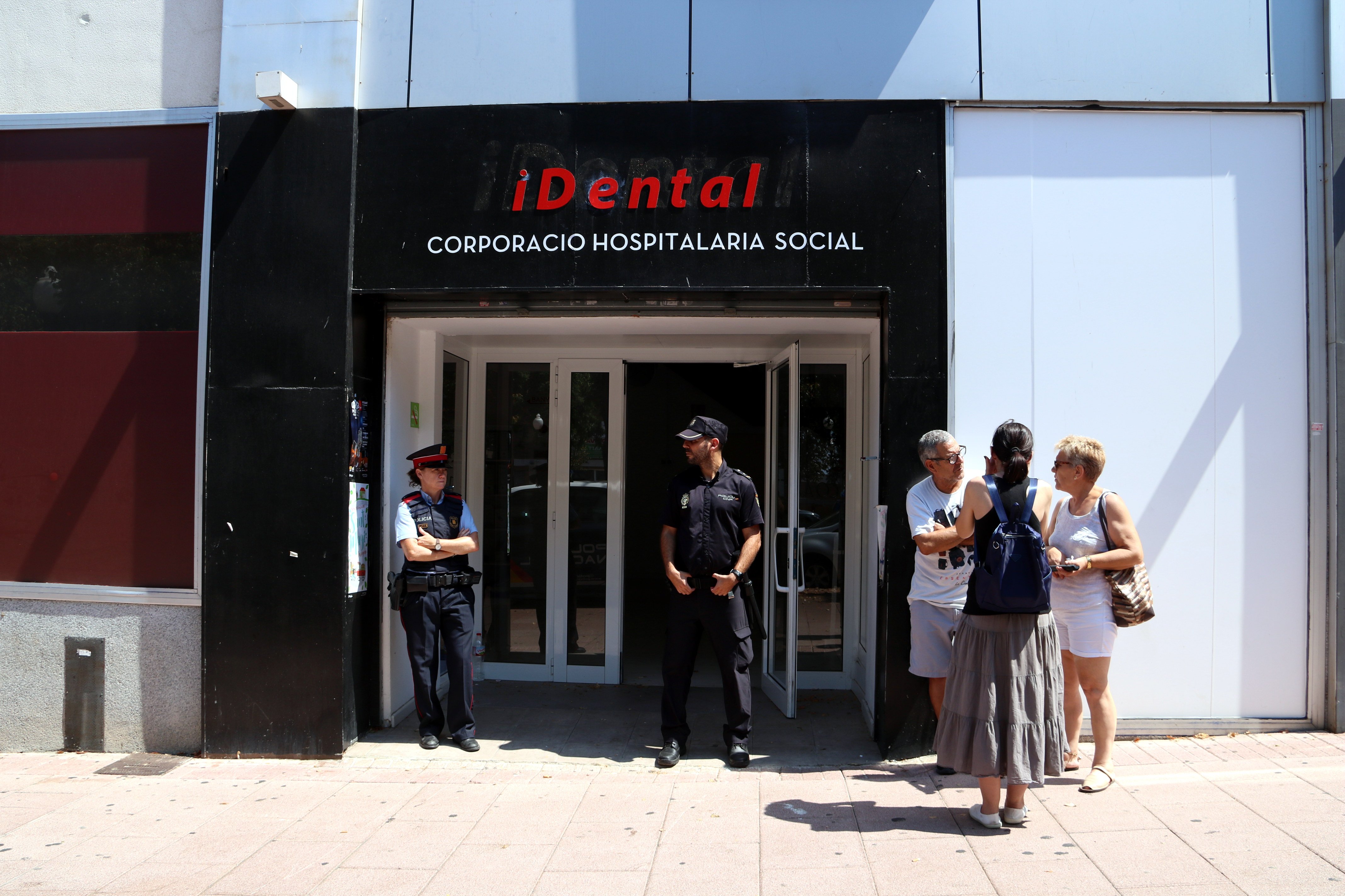 Los Mossos y la policía registran las sedes de iDental en Catalunya