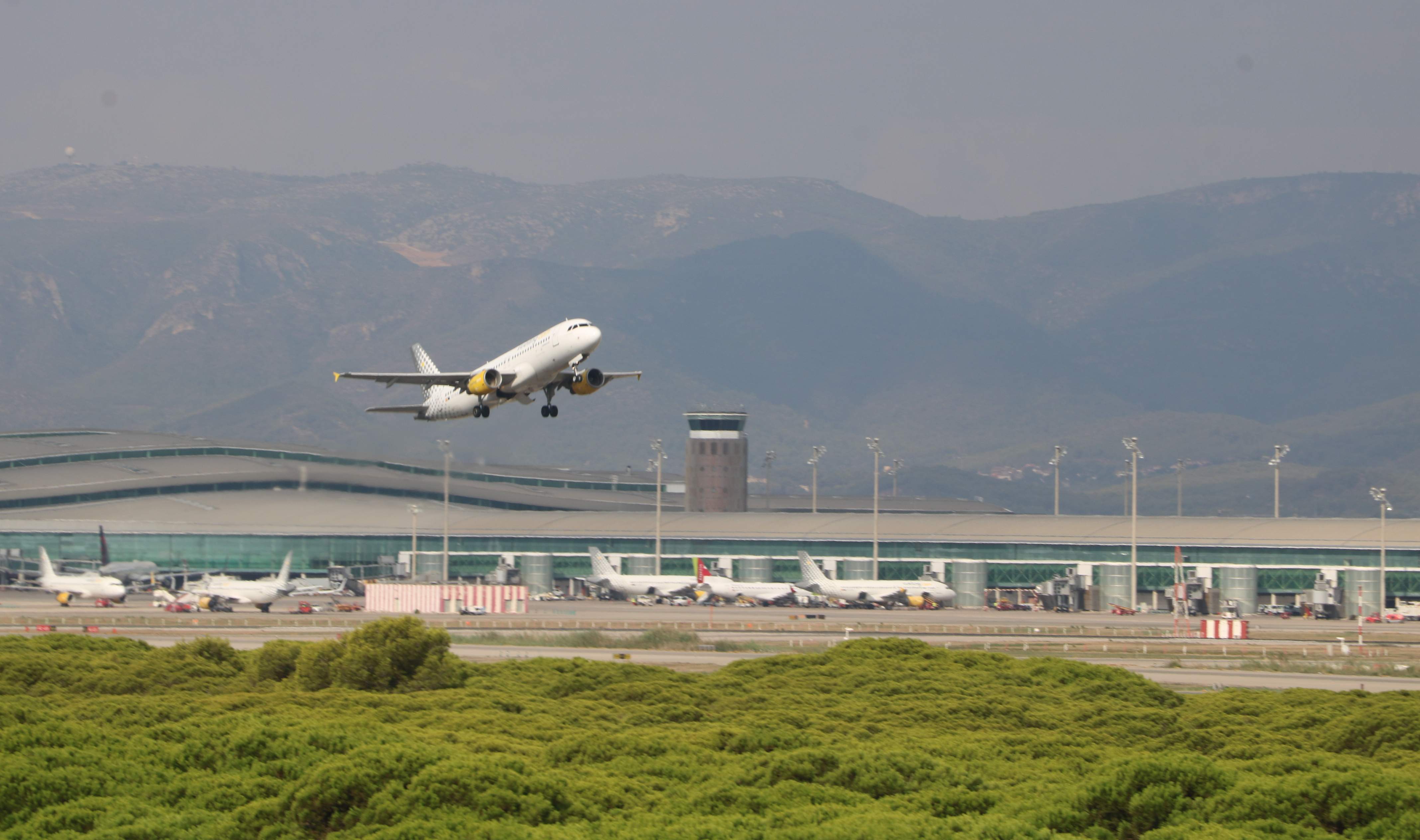 El Govern aposta per ampliar l'aeroport del Prat repartint l'afectació entre la Ricarda i el Remolar