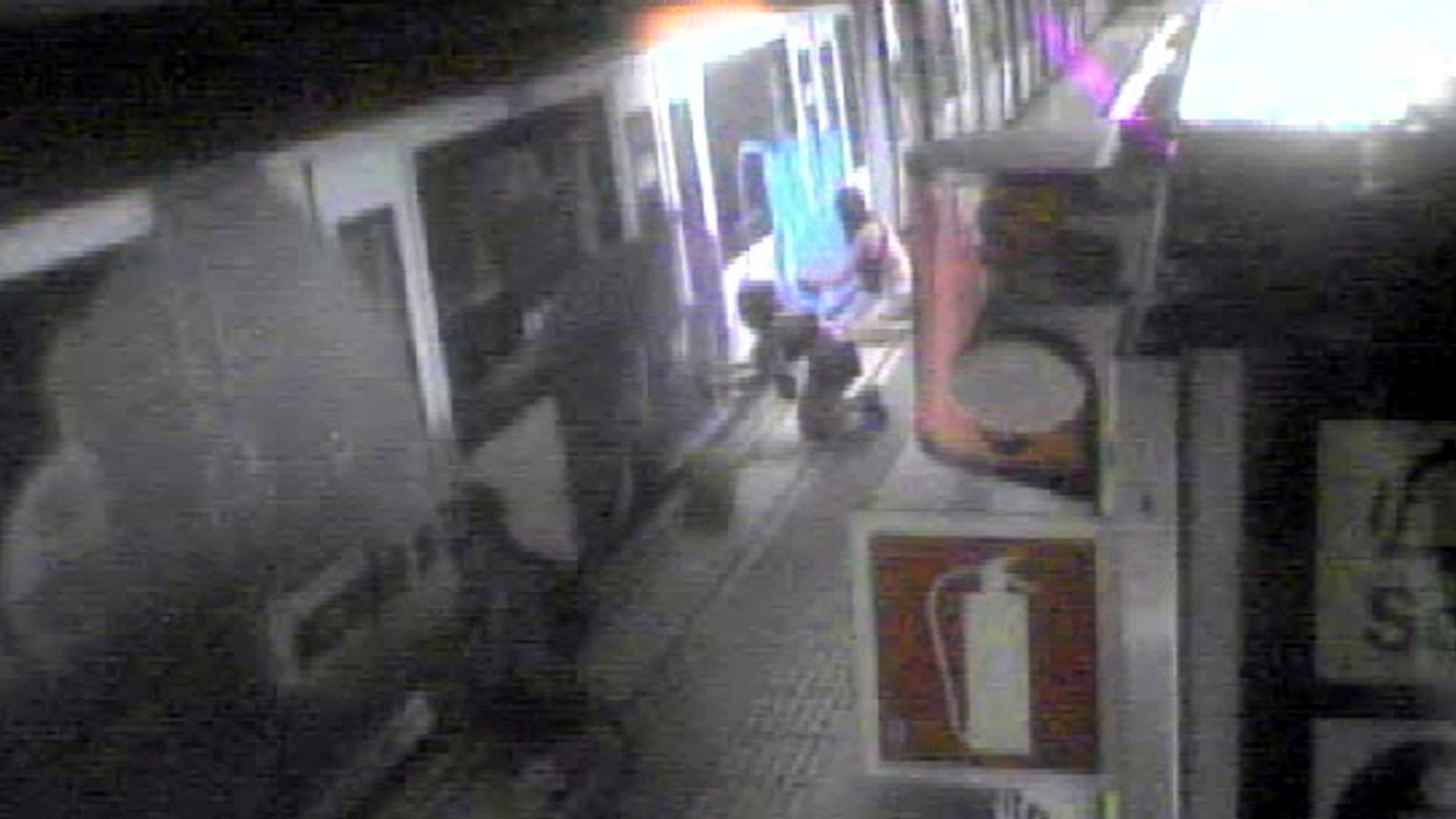 Detienen a cinco jóvenes por causar daños en el metro valorados en 10.000 euros
