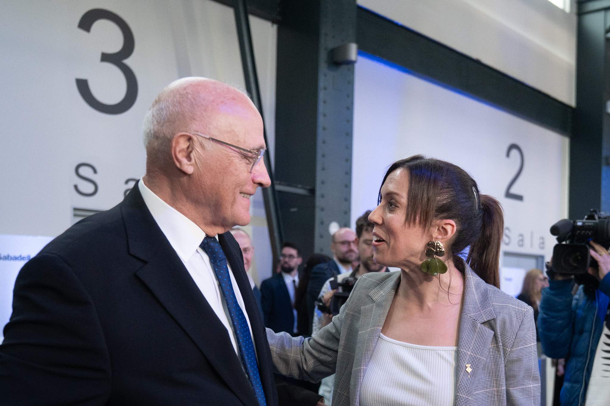 El presidente de Banc Sabadell y la alcaldesa de Sabadell. EP El presidente de Banc Sabadell y la alcaldesa de Sabadell. EP