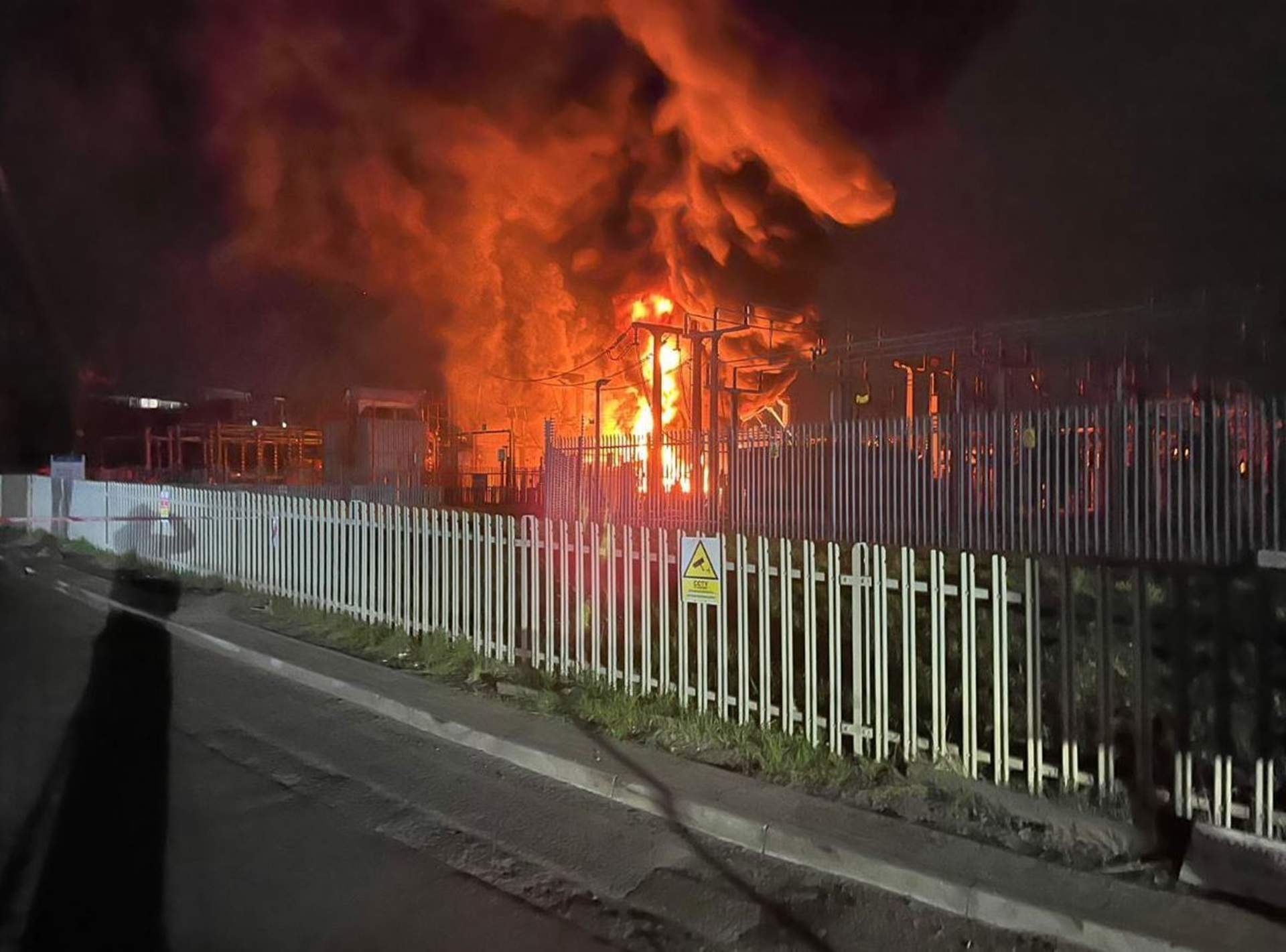 L'aeroport londinenc de Heathrow va recuperant la normalitat després de l'incendi