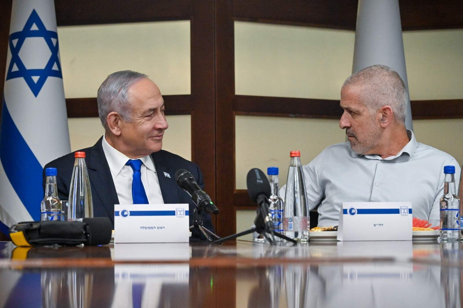 Benjamin Netanyahu conversa amb Ronen Bar (Europa Press) Benjamin Netanyahu conversa amb Ronen Bar (Europa Press)