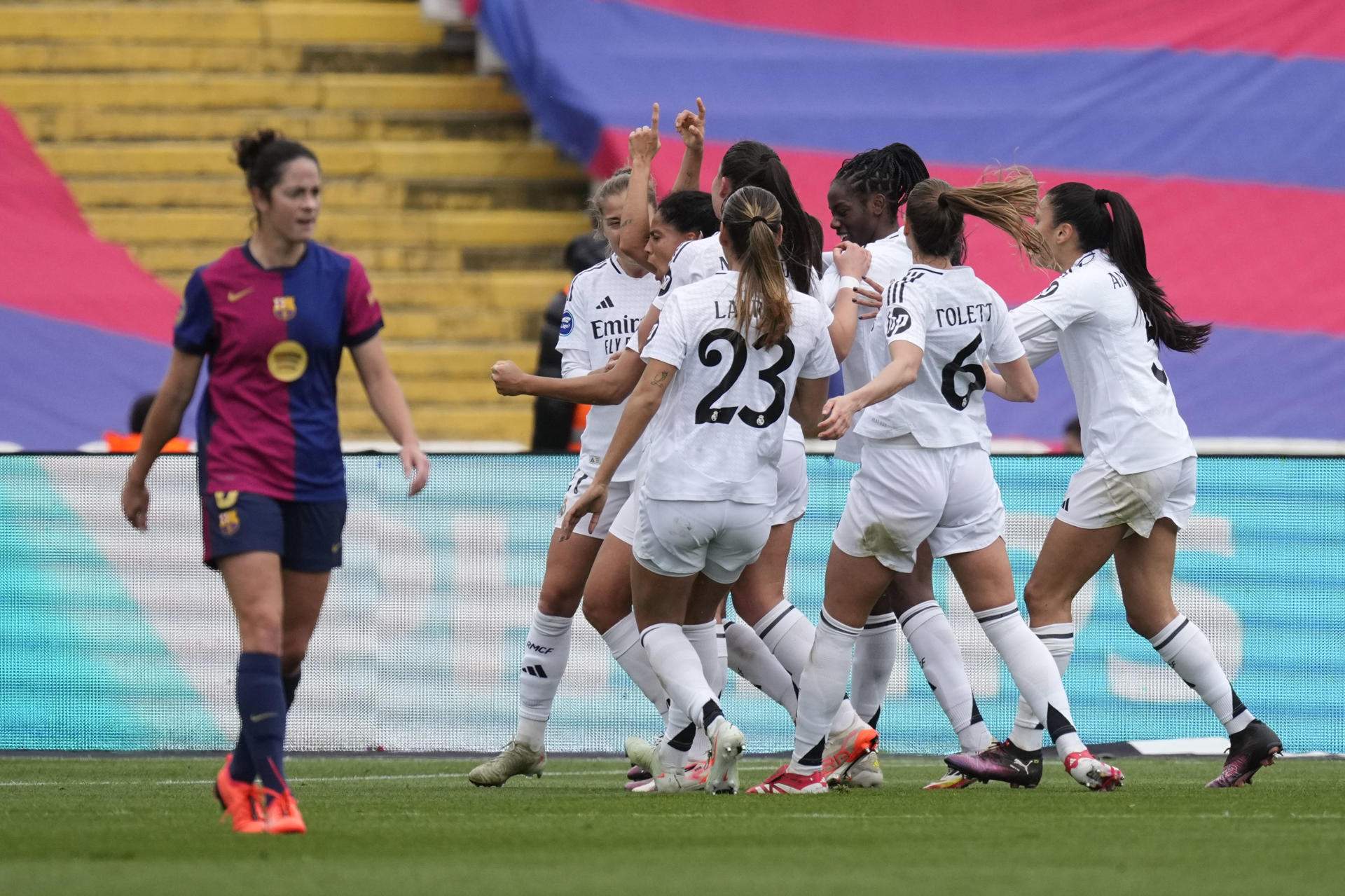 La polémica anula al Barça femenino y se confirma la primera derrota contra el Real Madrid (1-3)