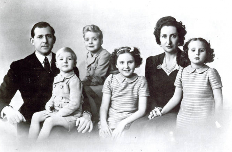 joan carles joven con familia2