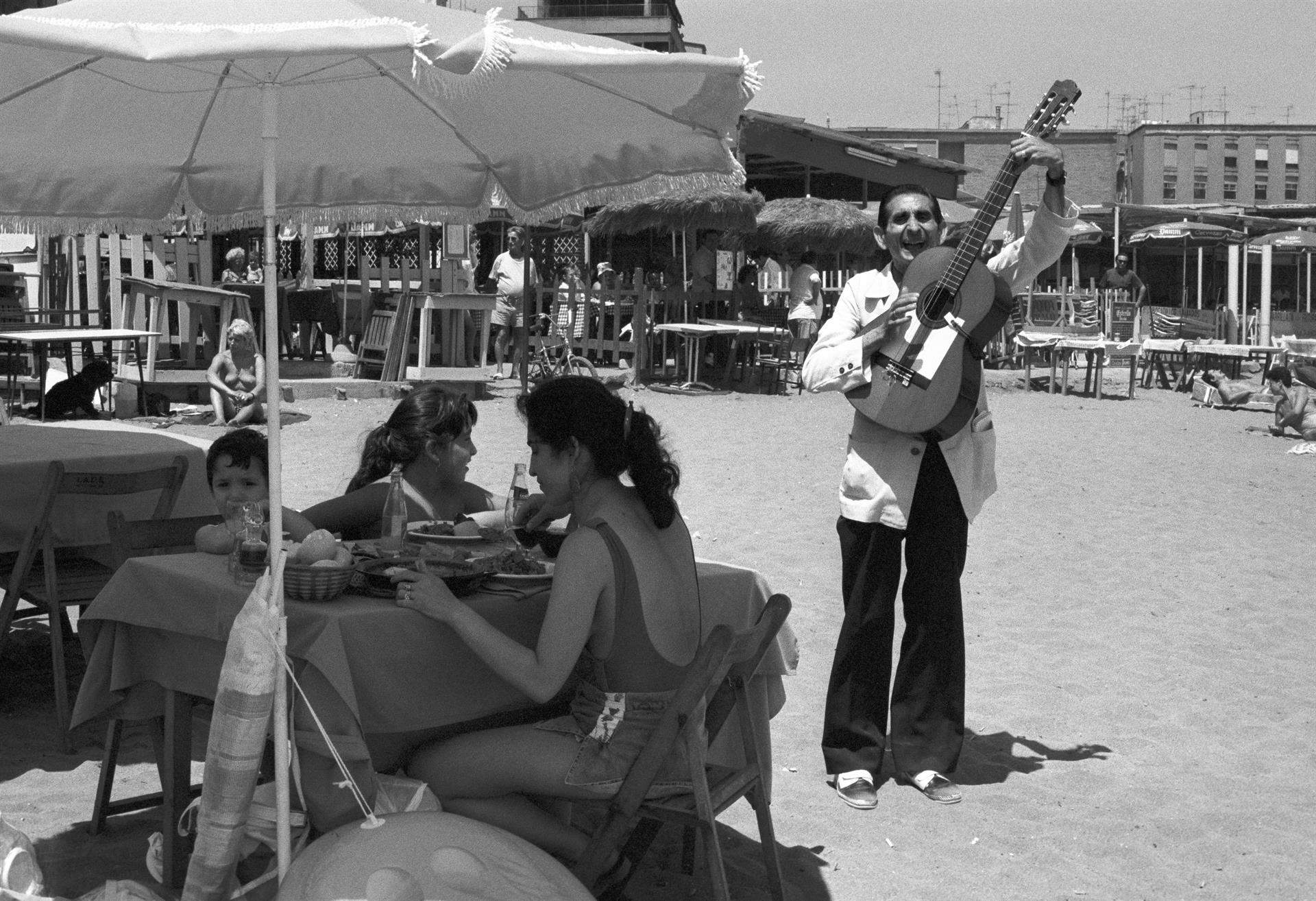 La Barceloneta homenajea al popular cantante y poeta Bernardo Cortés