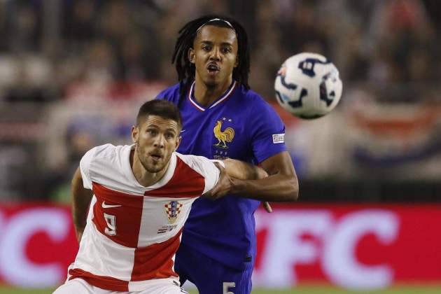 Jules Kounde defendiendo una jugada en el Francia - Croacia / Foto: EFE Jules Kounde defendiendo una jugada en el Francia - Croacia / Foto: EFE