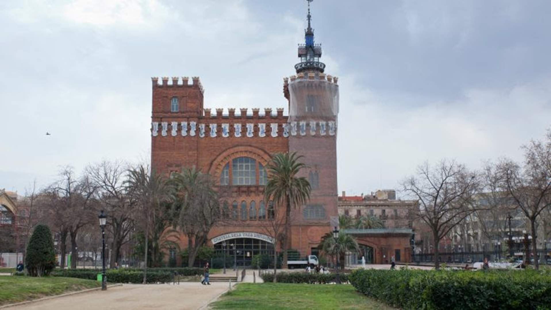 Llum verda a la rehabilitació del modernista Castell dels Tres Dragons de la Ciutadella