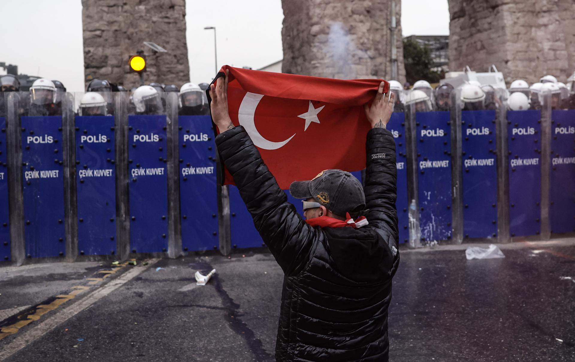 Què està passant a Turquia? Més de 1.000 detinguts en protestes i Erdogan al punt de mira