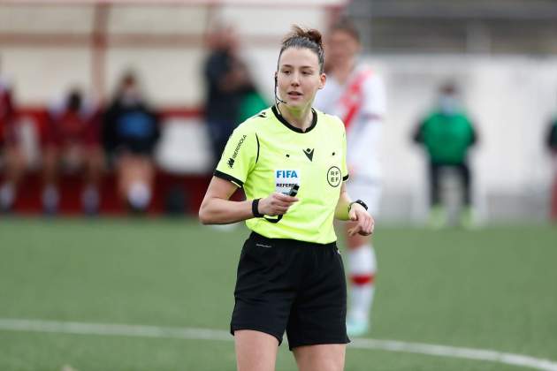 Olatz Rivera, dirigiendo un partido de la Liga F / Foto: Europa Press Olatz Rivera, dirigiendo un partido de la Liga F / Foto: Europa Press