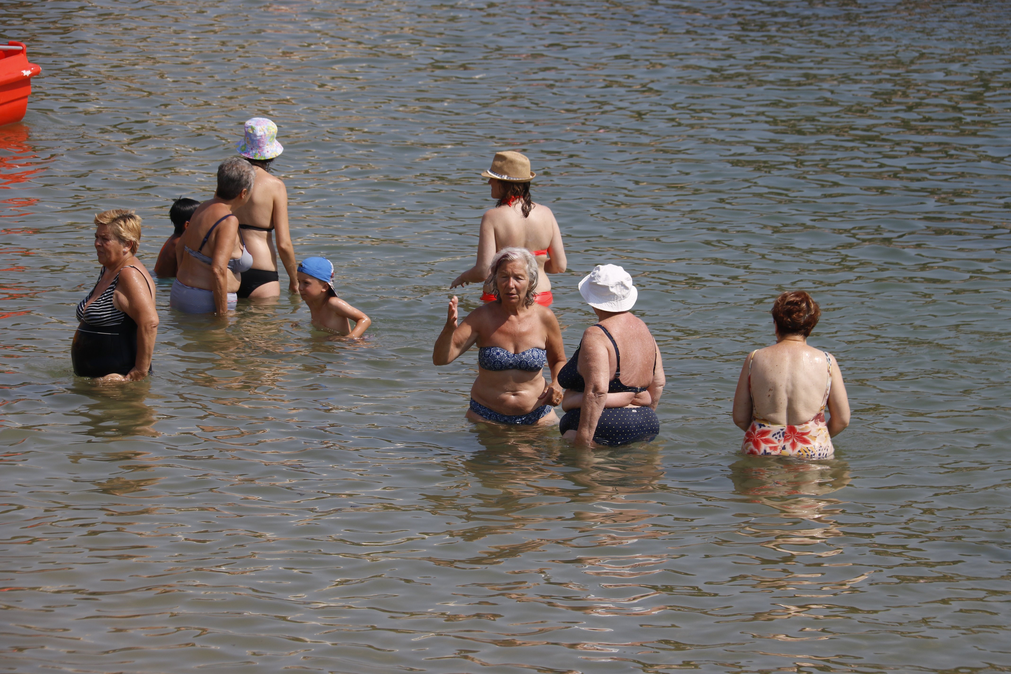 El calor se atenúa con temperaturas más bajas y lluvias en el Pirineo