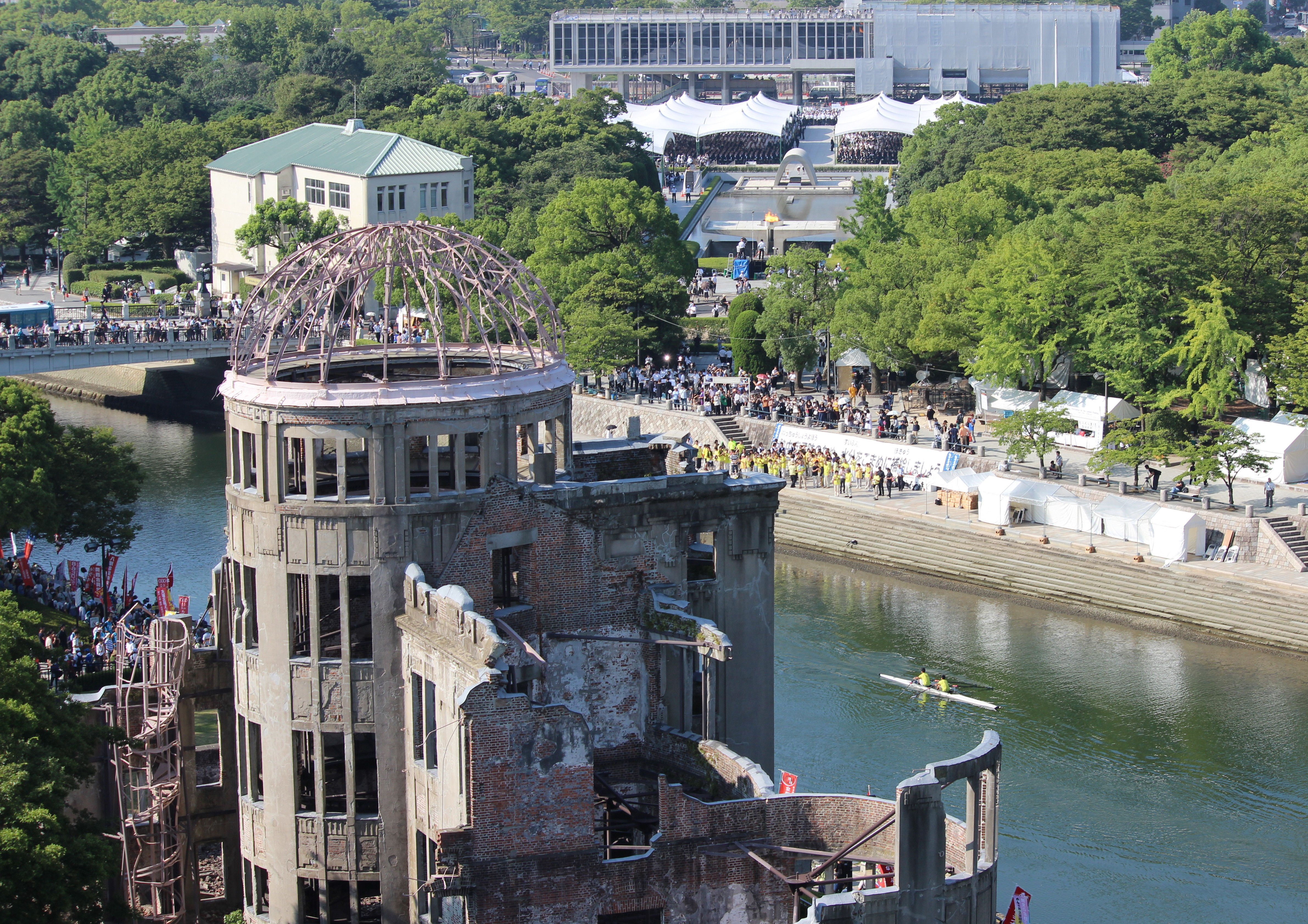 Hiroshima alerta de nuevos riesgos en el aniversario del ataque nuclear