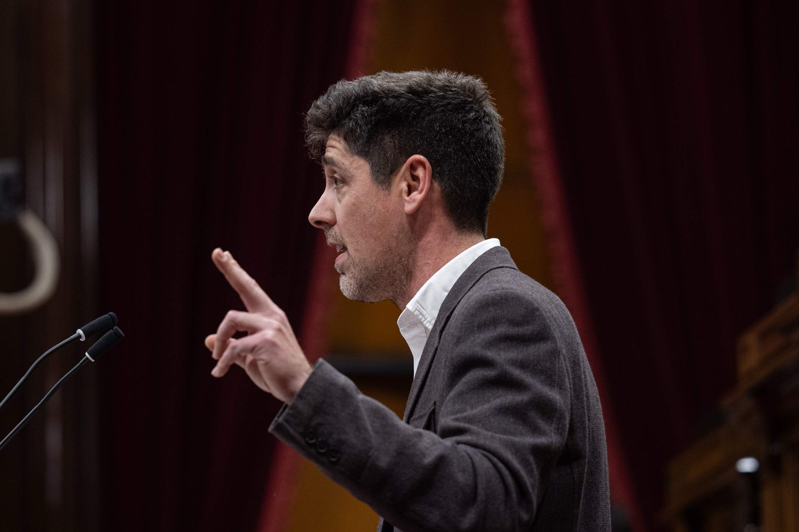 Els comuns reclamen al Govern avaluar compliments abans de seure pels pressupostos