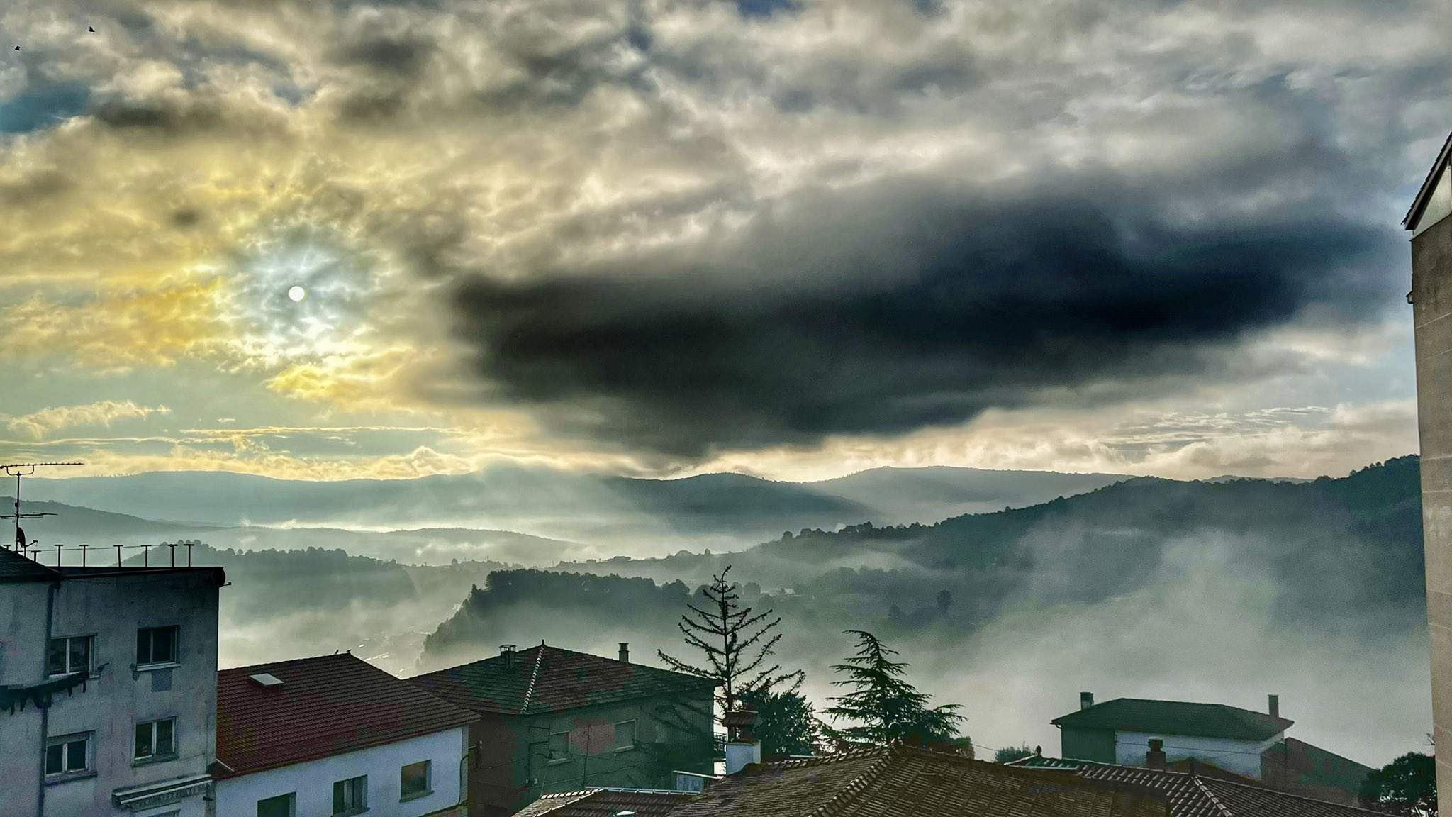 Traca final d'inestabilitat a Catalunya amb les últimes pluges i un temporal de vent