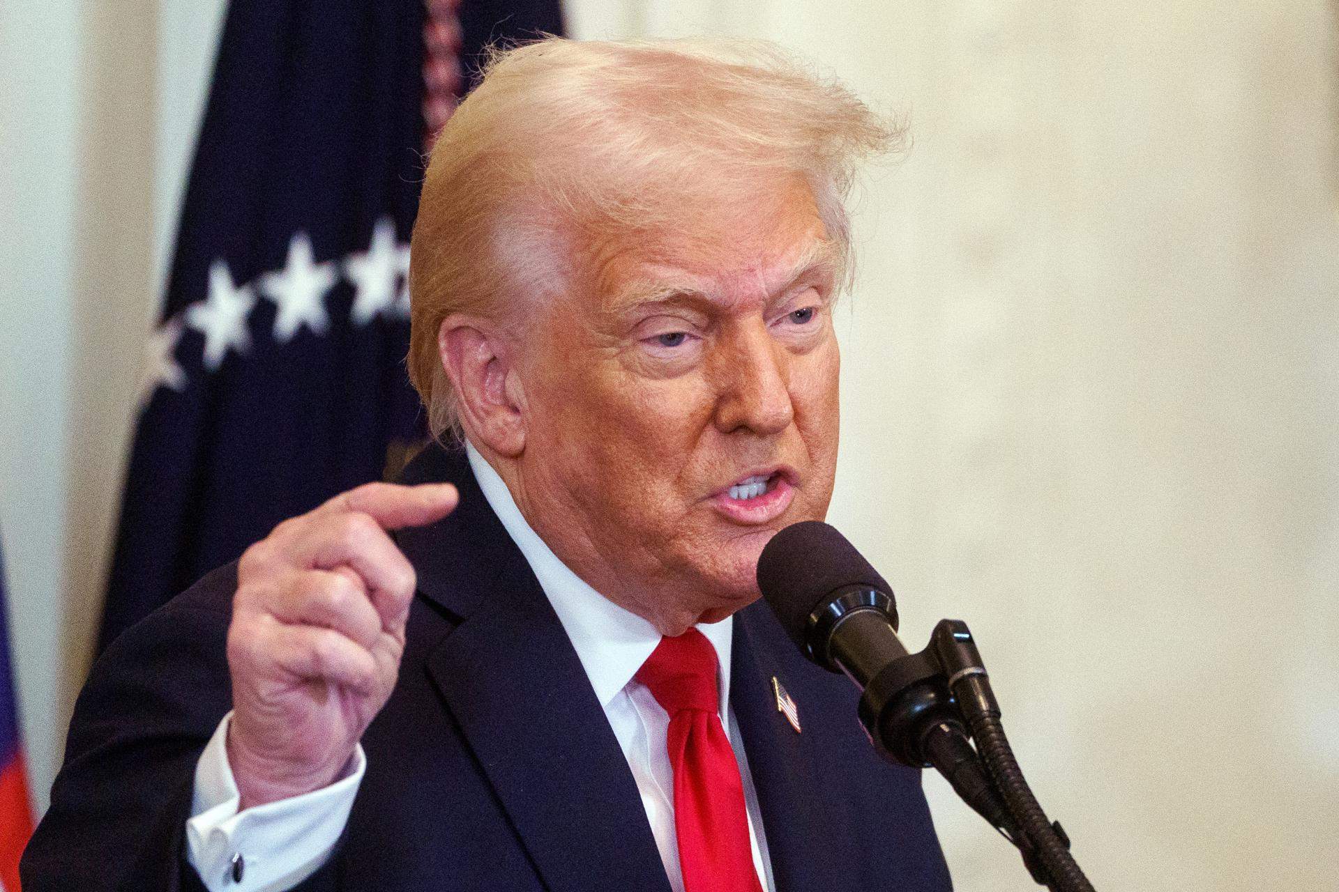 Trump anuncia aranceles del 25% a los coches importados a Estados Unidos