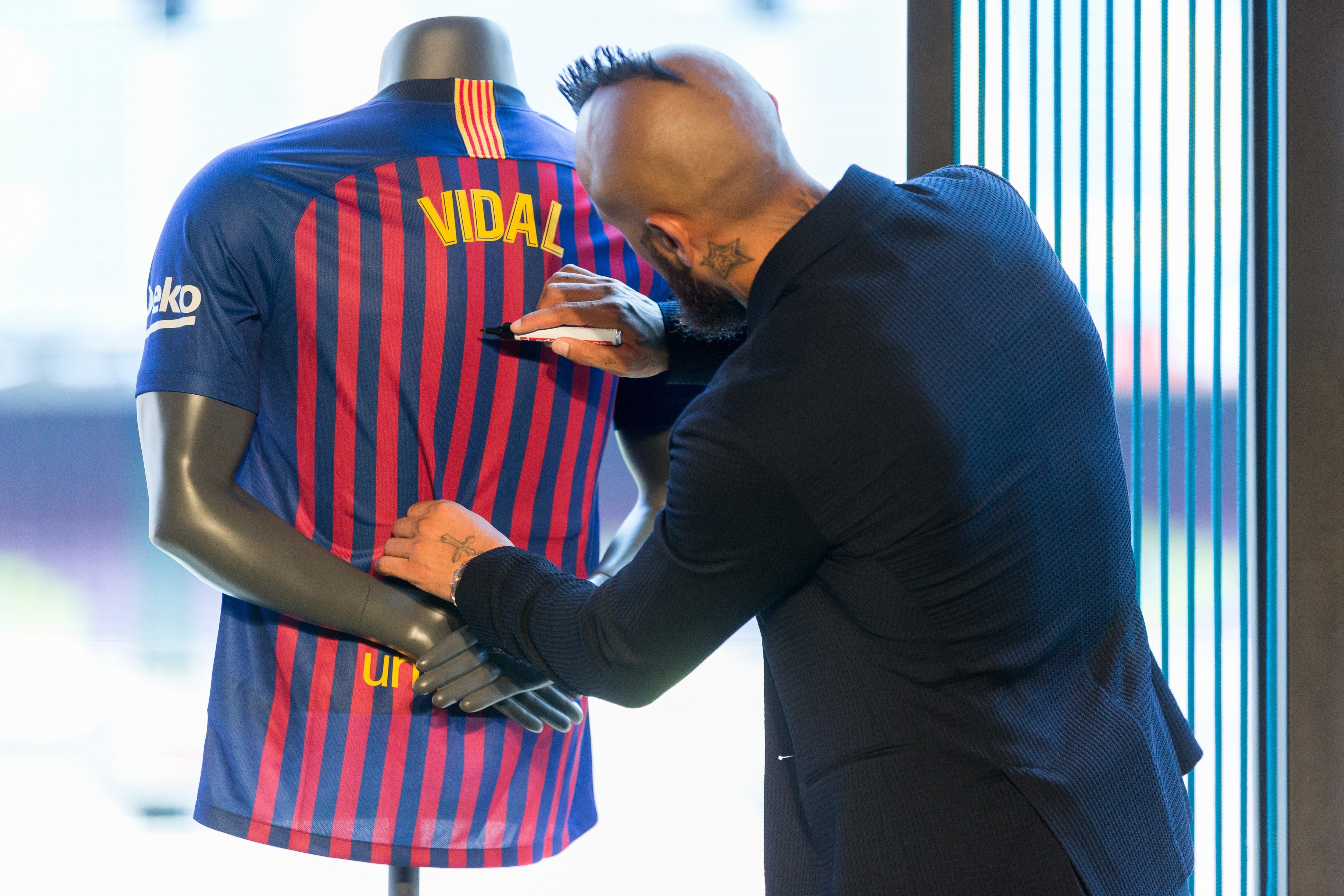 El Barça no amaga el seu malestar amb Arturo Vidal