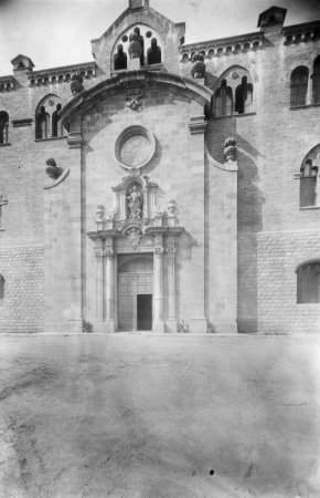 Portalade of the church of Santa Marta, transferred to the Hospital de Santa Cruz y Santo Paz por José Brangulí The Government of Catalonia Portalade of the church of Santa Marta, transferred to the Hospital de Santa Cruz y Santo Paz por José Brangulí The Government of Catalonia