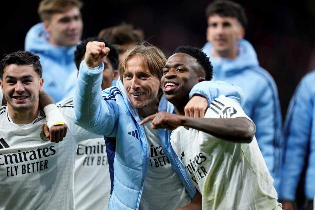 Luka Modric y Vinícius, celebran la victoria del Real Madrid contra el Atlètic / Foto: Europa Press Luka Modric y Vinícius, celebran la victoria del Real Madrid contra el Atlètic / Foto: Europa Press