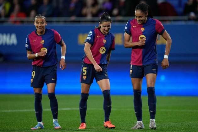 La celebració del Barça femeni contra el Wolfsburg a la Champions / Foto: EFE