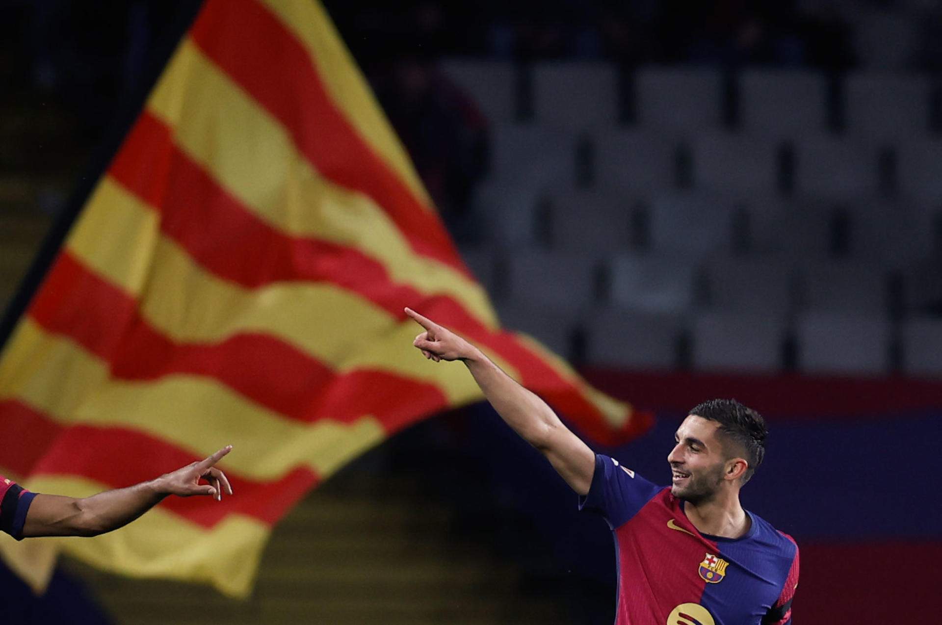 Ferran Torres pone patas arriba el vestuario del Barça: un crack, KO