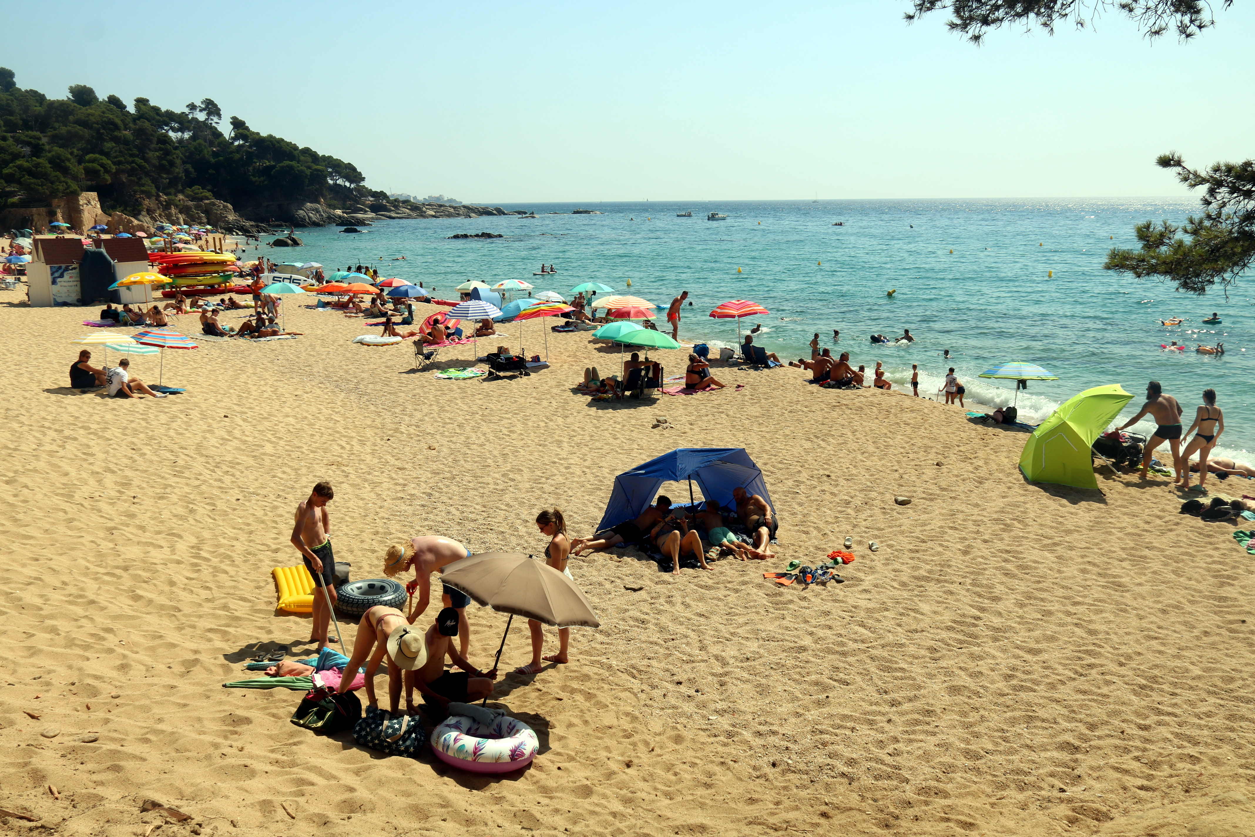 La DGT multa amb 6.000 euros a un conductor que va aparcar damunt de la sorra de la platja