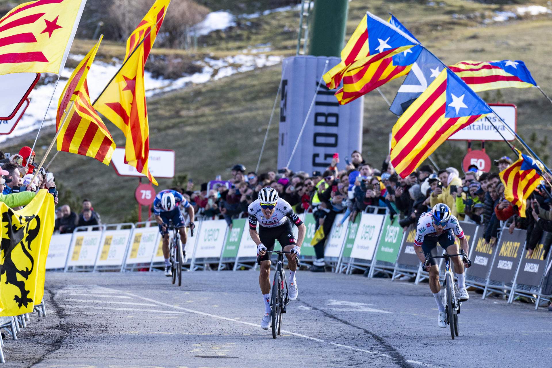 La Volta a Catalunya suspèn el final de l'etapa reina a Queralt per les fortes ratxes de vent