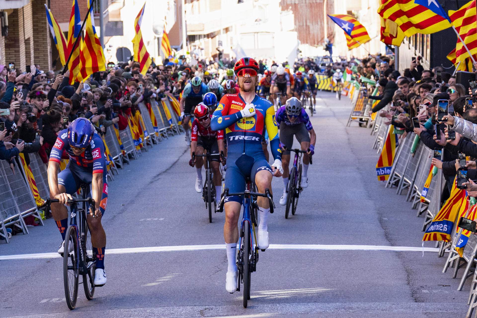 Quinn Simmons guanya a Berga la deslluïda etapa reina de la Volta a Catalunya