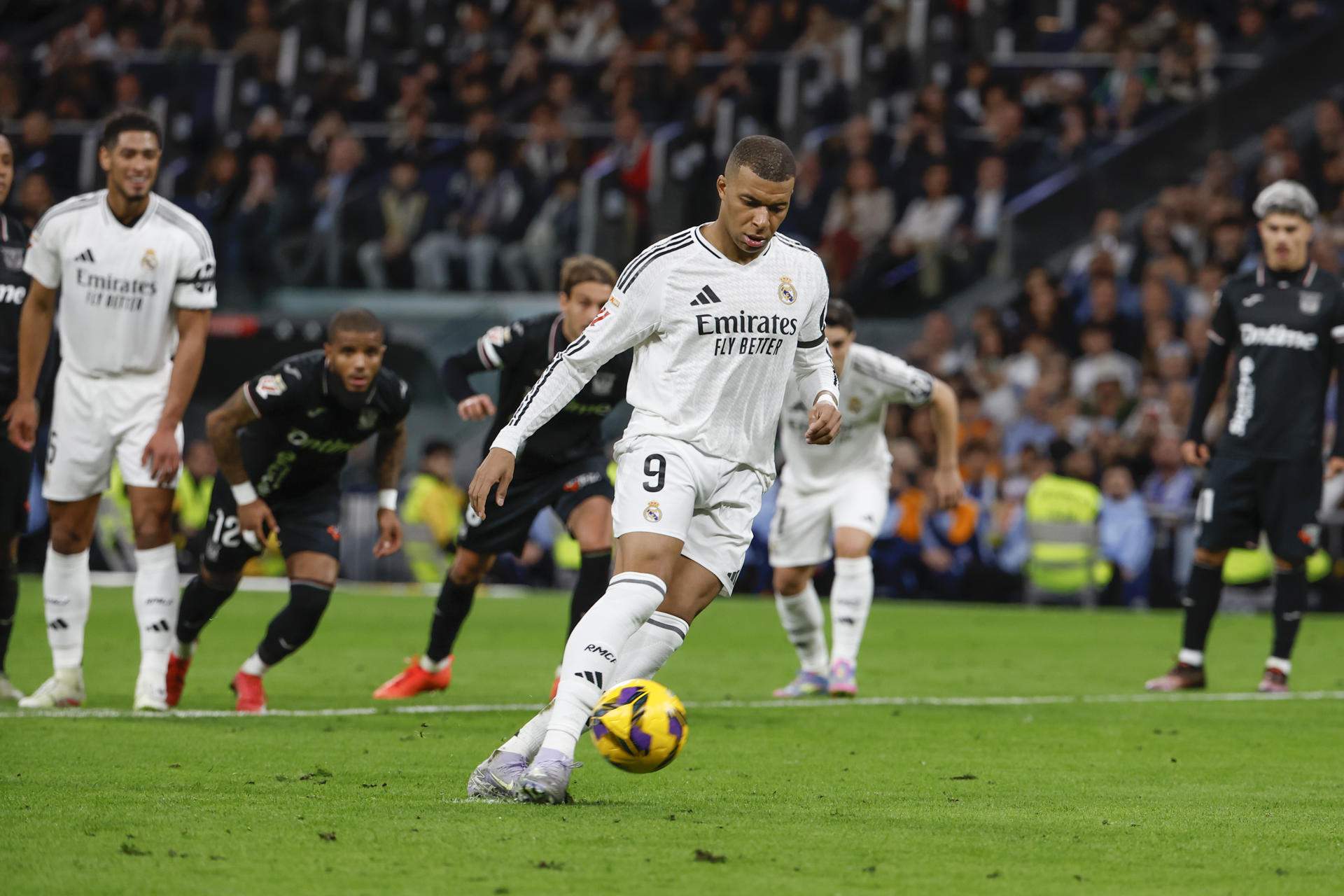 El Reial Madrid supera el Leganés amb prou feines, no sense polèmica (3-2)