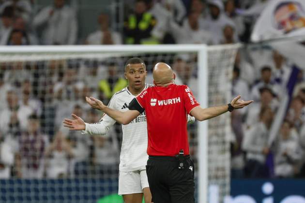 Kylian Mbappé Real Madrid árbitro Pablo González Fuertes / Foto: EFE