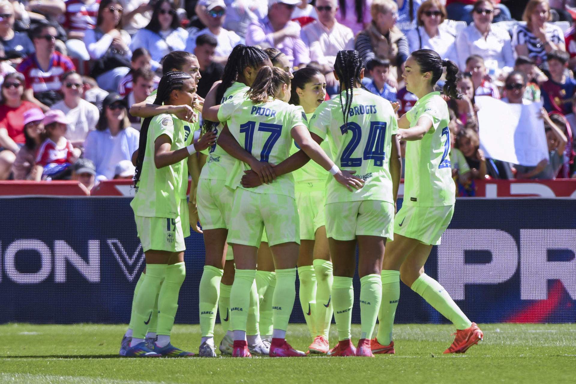 El Barça femenino logra un trabajado triunfo en Granada (0-2) para volver a la senda de la victoria