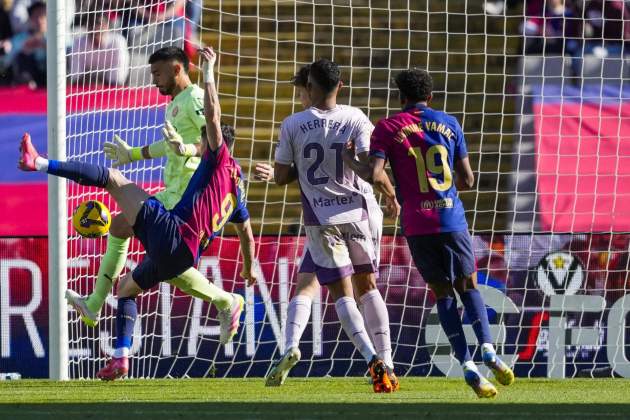 Remati Lewandowski segungo gol Barça Girona / Foto: EFE